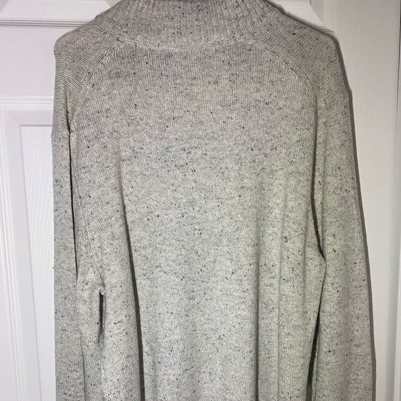 Brand new with tags - Men’s Izod sweater - Vanilla Ice - Picture 3 of 6